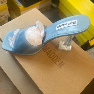 Steve Madden blue size 9. New in the box